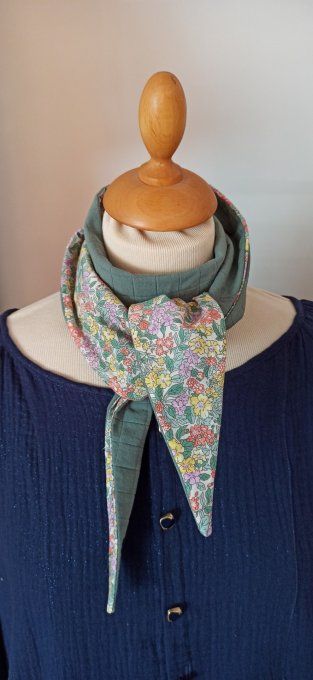 Foulard femme fait main style "Sophie Scarf" – idée cadeau Fête des Mères élégant