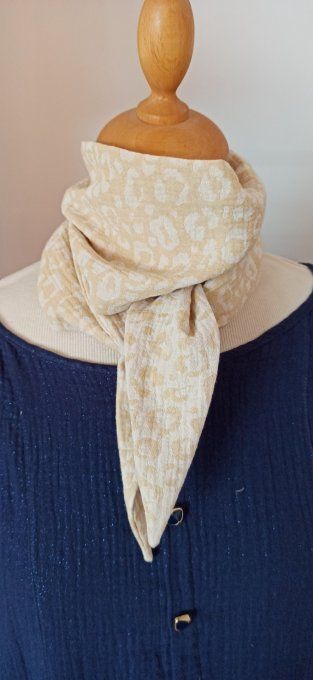 Foulard femme fait main style "Sophie Scarf" – idée cadeau Fête des Mères élégant