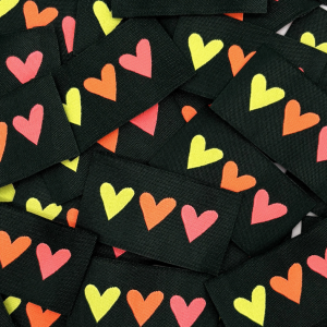 étiquette couture coeurs fluo
